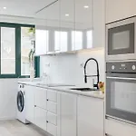 Host Wise - Bright Seaside Flat Lejlighed *