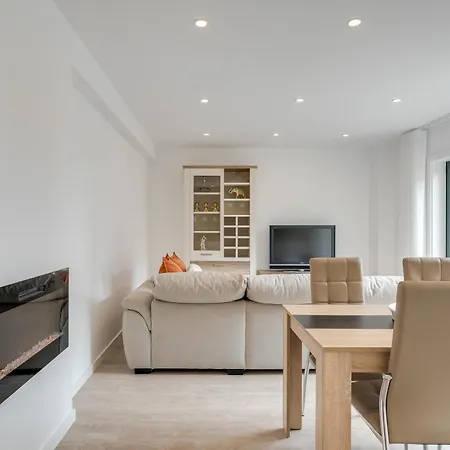 Host Wise - Bright Seaside Flat Апартаменты