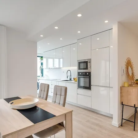 아파트 Host Wise - Bright Seaside Flat *