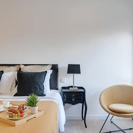 Host Wise - Bright Seaside Flat * 포보아데바짐