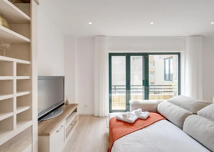 Апартаменты Host Wise - Bright Seaside Flat