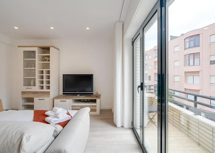 Host Wise - Bright Seaside Flat Повуа-ди-Варзин