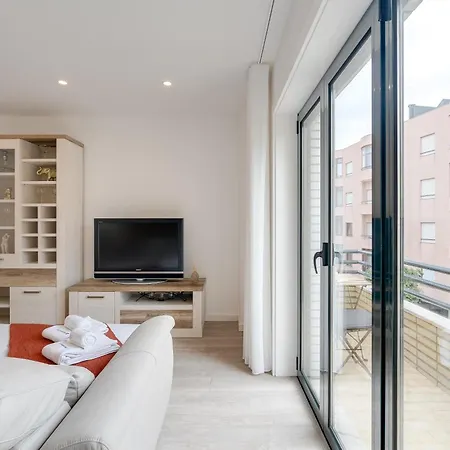 Host Wise - Bright Seaside Flat Povoa de Varzim