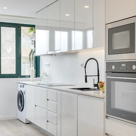 Host Wise - Bright Seaside Flat Apartment *