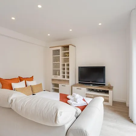 Host Wise - Bright Seaside Flat * Povoa de Varzim