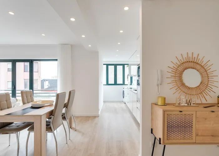 Host Wise - Bright Seaside Flat *