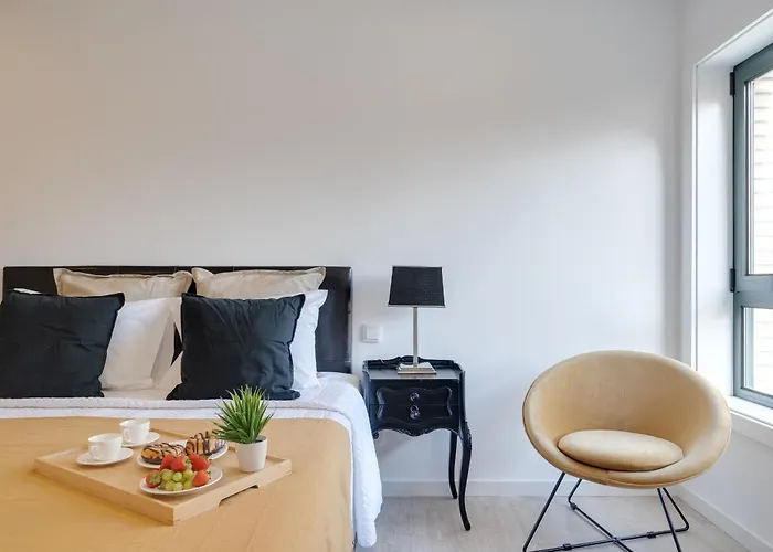 Host Wise - Bright Seaside Flat * Povoa de Varzim